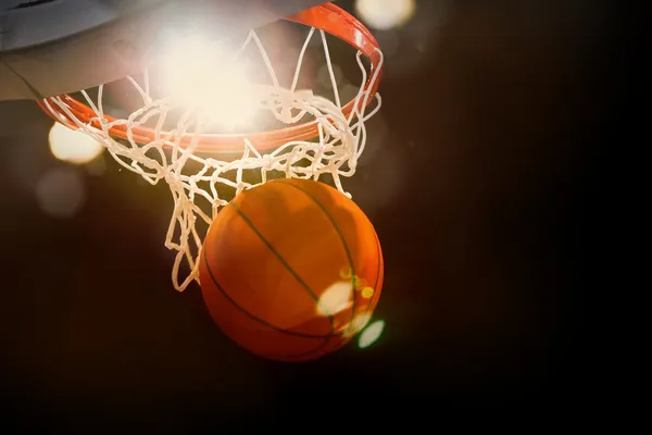 Basketball going through the basket — Stock Photo, Image