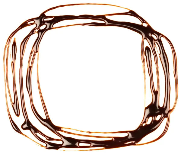 巧克力糖浆滴灌帧是孤立在白色背景上 — 图库照片