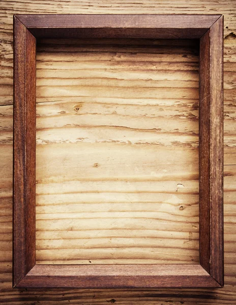 Antiguo marco de madera sobre fondo de madera — Foto de Stock