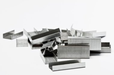 Beyaz arka plan üzerinde zımba