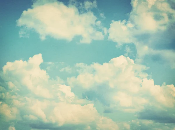 Blauer Himmel, Wolken und Sonnenlicht — Stockfoto