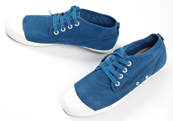 Een paar nieuwe blauwe schoenen — Stockfoto