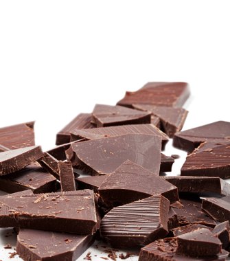 Koyu çikolata bar yığını