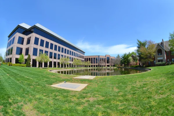 Ojo de pez de un edificio de oficinas moderno — Foto de Stock