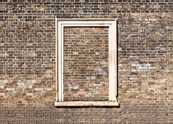 Cadre de fenêtre en brique — Photo