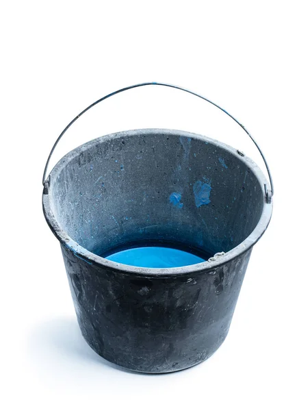 Galonů Černý Plastový Kbelík Modrým Akrylovým Základním Vodoodpudivým Povlakem Izolovaný — Stock fotografie