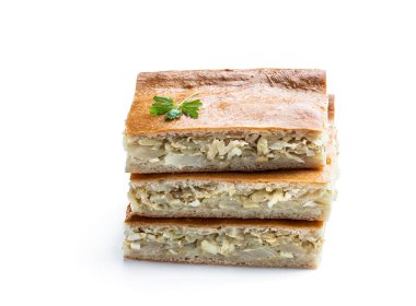 Beyaz kabak ve yumurtalı ev yapımı turta. 