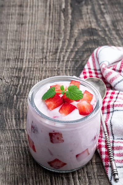 Homemade Strawberry Yogurt Fresh Sliced Berries Wooden Table — Stock Photo, Image
