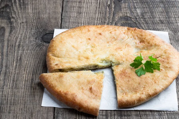 Γεωργιανό Παραδοσιακό Ψωμί Flatbread Ξύλινο Τραπέζι — Φωτογραφία Αρχείου