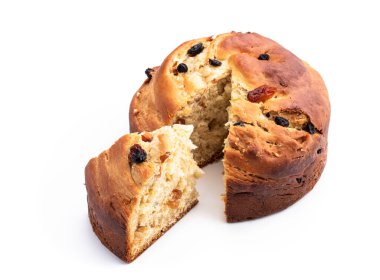 Kuru üzümlü ve fındıklı ev yapımı kek. 