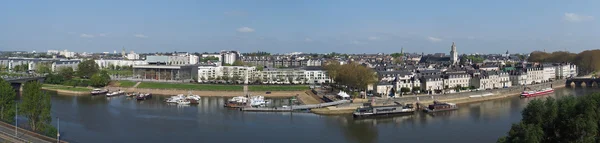 Angers, maine flodstrand, april 2013, anjou, Frankrike — Stockfoto