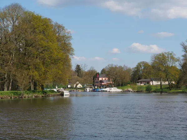 Nantes till brest canal, guenrouet harbor — Stockfoto