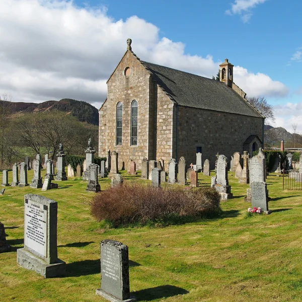 Laggan templomkertben, Skócia, tavasszal — Stock Fotó