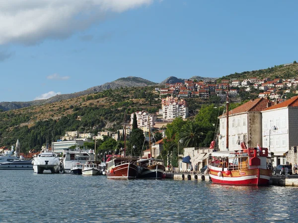 Dubrovnik, Chorwacja, sierpnia 2013 r., nowego portu Dubrownik — Zdjęcie stockowe