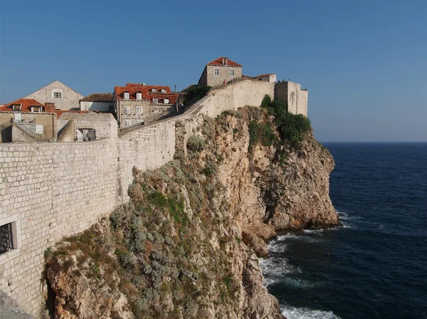 Dubrovnik casco antiguo fortificado visto desde el oeste, Croacia — Foto de Stock