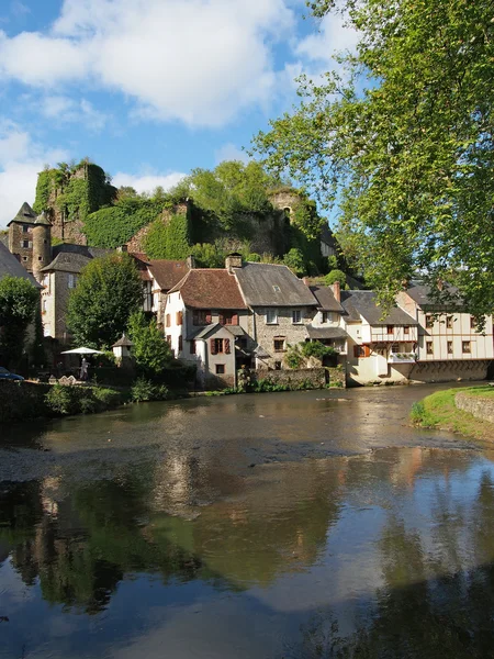 Segur le chateau Köyü ve auvezere Nehri, Fransa — Stok fotoğraf