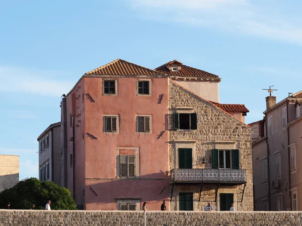 Дубровник, серпень 2013, укріплених Старого міста видно з гавані — стокове фото