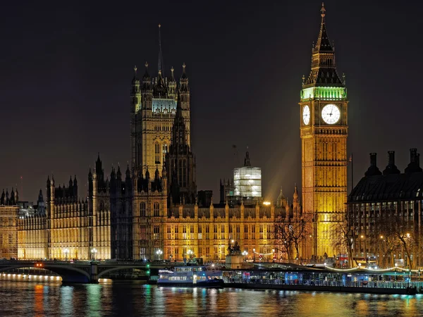 Westminsterský palác a big ben v noci, Londýn, prosinec 2013 — Stock fotografie