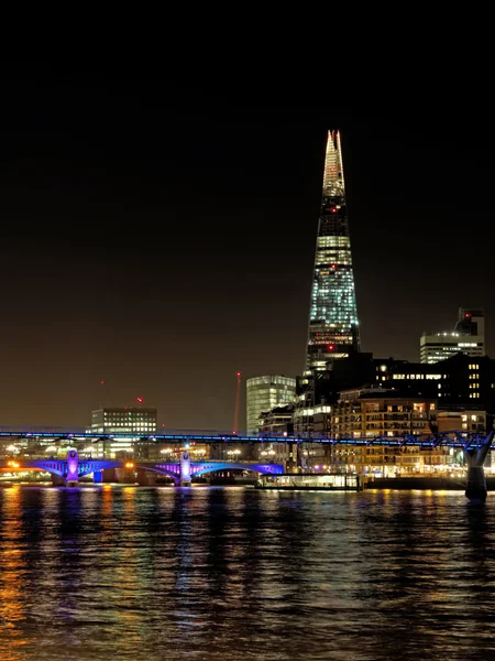 川テムズ ロンドン、2013 年 12 月から見たシャード — ストック写真