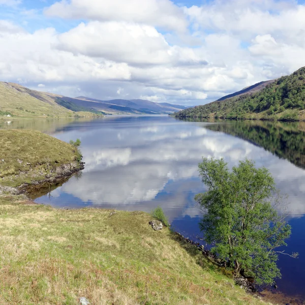 Loch arkaig, Szkocji na wiosnę — Zdjęcie stockowe