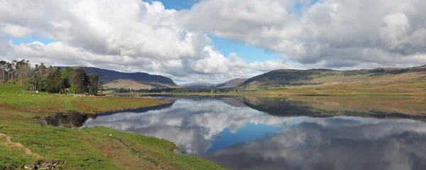 Spey river west of the dam, Scotland in spring — Stock Photo, Image