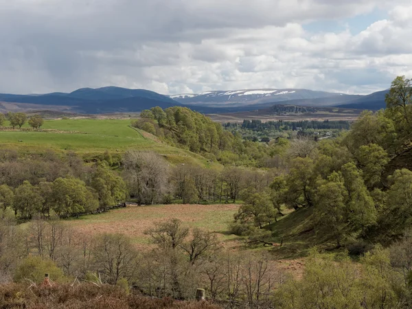 West side of Glen Banchor, with the Cairngorms in the background — Stock Photo, Image