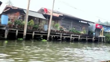 Tayland 'da yüzen pazar