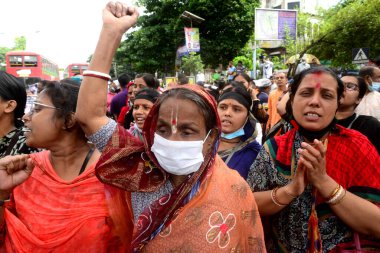 Hindular 18 Ekim 2021 'de Bangladeş' in Dhaka şehrinde Hindulara karşı yapılan yeni dini şiddeti protesto etmek için bir gösteri düzenlediler..