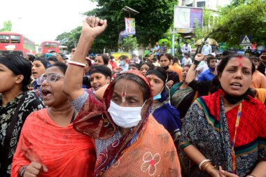 Hindular 18 Ekim 2021 'de Bangladeş' in Dhaka şehrinde Hindulara karşı yapılan yeni dini şiddeti protesto etmek için bir gösteri düzenlediler..
