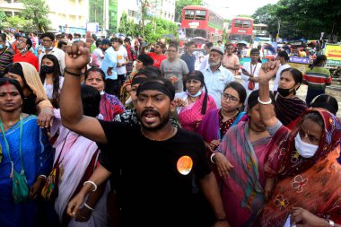 Hindular 18 Ekim 2021 'de Bangladeş' in Dhaka şehrinde Hindulara karşı yapılan yeni dini şiddeti protesto etmek için bir gösteri düzenlediler..