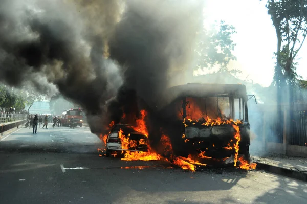 Vehículos Incendiados Por Manifestantes Oposición Daca Primer Día Del Programa —  Fotos de Stock