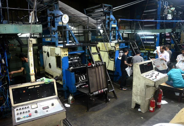 Employees Check Printing Quality Edition Daily Samakal Newspaper Printing Press — Stok fotoğraf