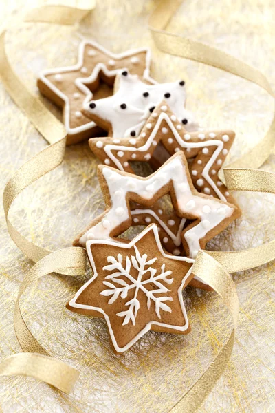 Kerstkaart achtergrond met gember koekjes — Stockfoto