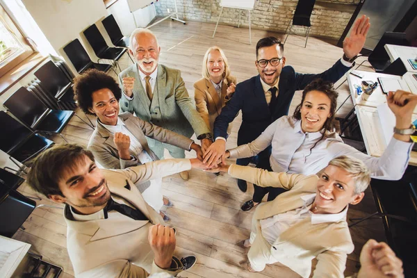 Business Team Che Mostra Unità Con Mani Unite — Foto Stock