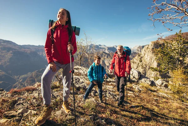 Father Two Kids Hiking Mountains — Stock Photo, Image