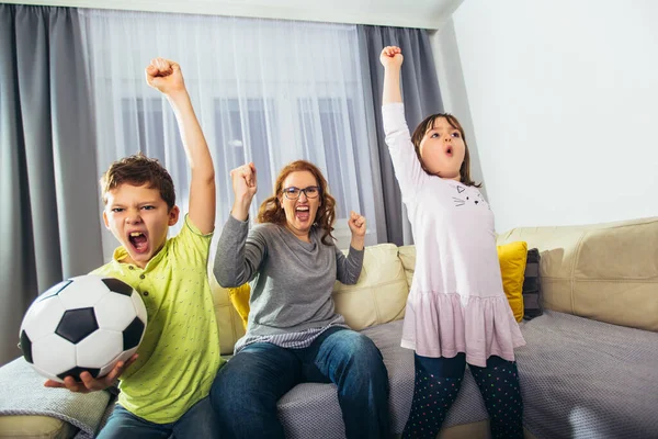 Mother Her Kids Raising Arms Screaming While Watching Football Match — стокове фото