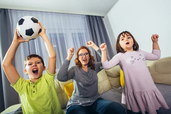 Mother Her Kids Raising Arms Screaming While Watching Football Match — стокове фото