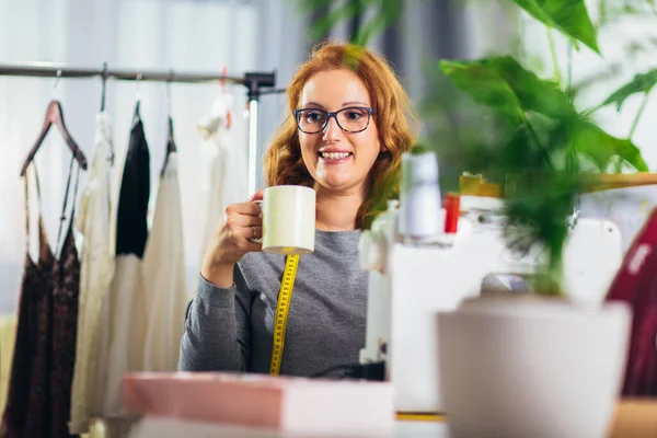 Cheerful Young Woman Sewing While Sitting Her Working Place Fashion — Zdjęcie stockowe