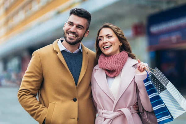 Smiling Couple Walking Shopping — Stock Photo, Image