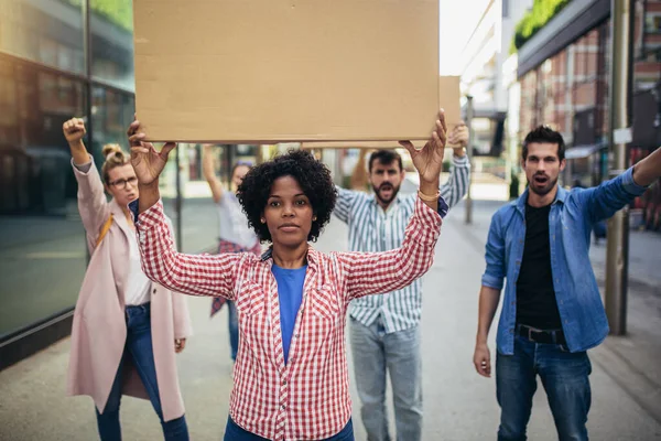 Grupo Pessoas Ativistas Protestando Nas Ruas — Fotografia de Stock