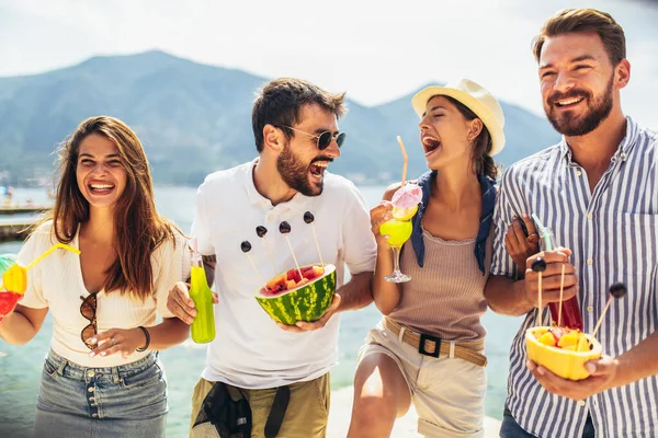 Jongeren Hebben Plezier Zomervakantie Reizen Vriendschap Vakantie Jeugd Lifestyle Concept — Stockfoto