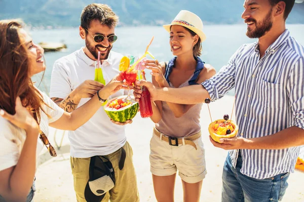 Jongeren Hebben Plezier Zomervakantie Reizen Vriendschap Vakantie Jeugd Lifestyle Concept — Stockfoto