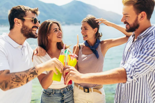 Jongeren Hebben Plezier Zomervakantie Reizen Vriendschap Vakantie Jeugd Lifestyle Concept — Stockfoto