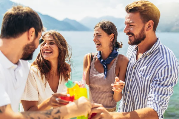 Jongeren Hebben Plezier Zomervakantie Reizen Vriendschap Vakantie Jeugd Lifestyle Concept — Stockfoto