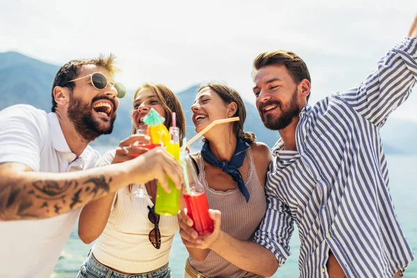 Young People Having Fun Summer Vacation Travel Friendship Holidays Youth — Stock Photo, Image