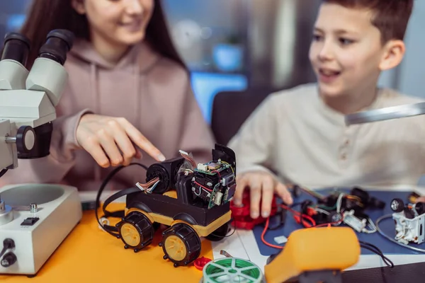 Children Making Robot Home Education Robotic Home — Stock Photo, Image