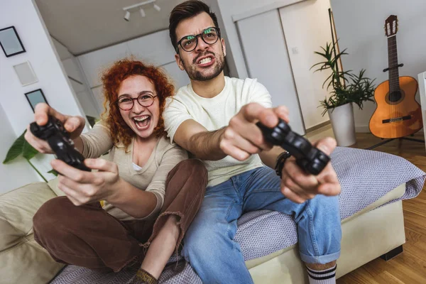 Casal Amoroso Estão Jogando Jogos Vídeo Casa — Fotografia de Stock