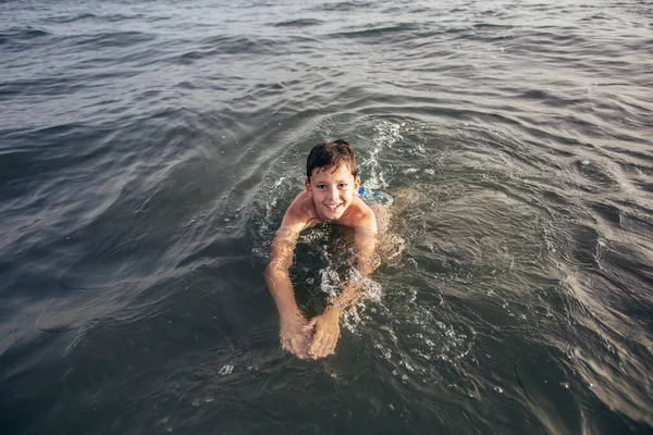 Bambino Felice Che Gioca Mare Ragazzo Diverte All Aperto Vacanza — Foto Stock