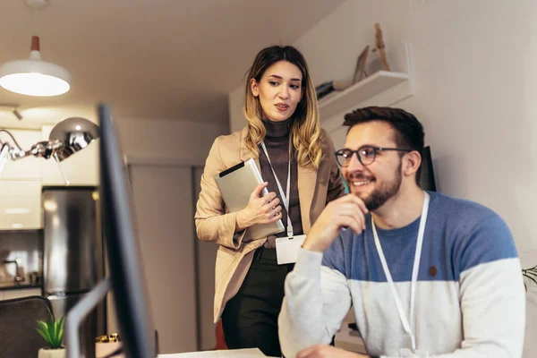 Happy Couple Doing Business Together Working Small Office — Foto de Stock