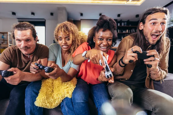 Skupina Přátel Hrajících Videohry Happy Fellows Having Fun Home Joysticks — Stock fotografie